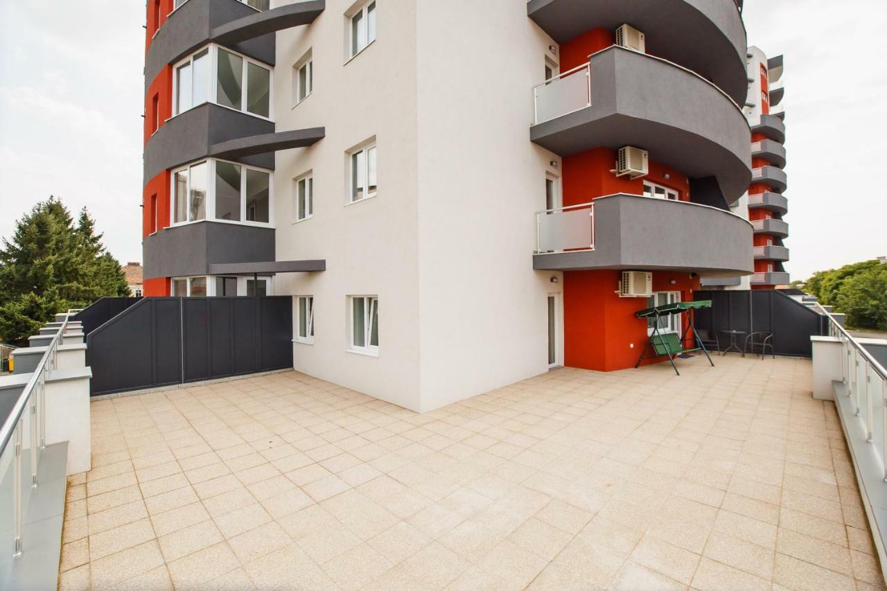 Spacious & Bright 2 Bedroom Central Apartment أرادايا المظهر الخارجي الصورة